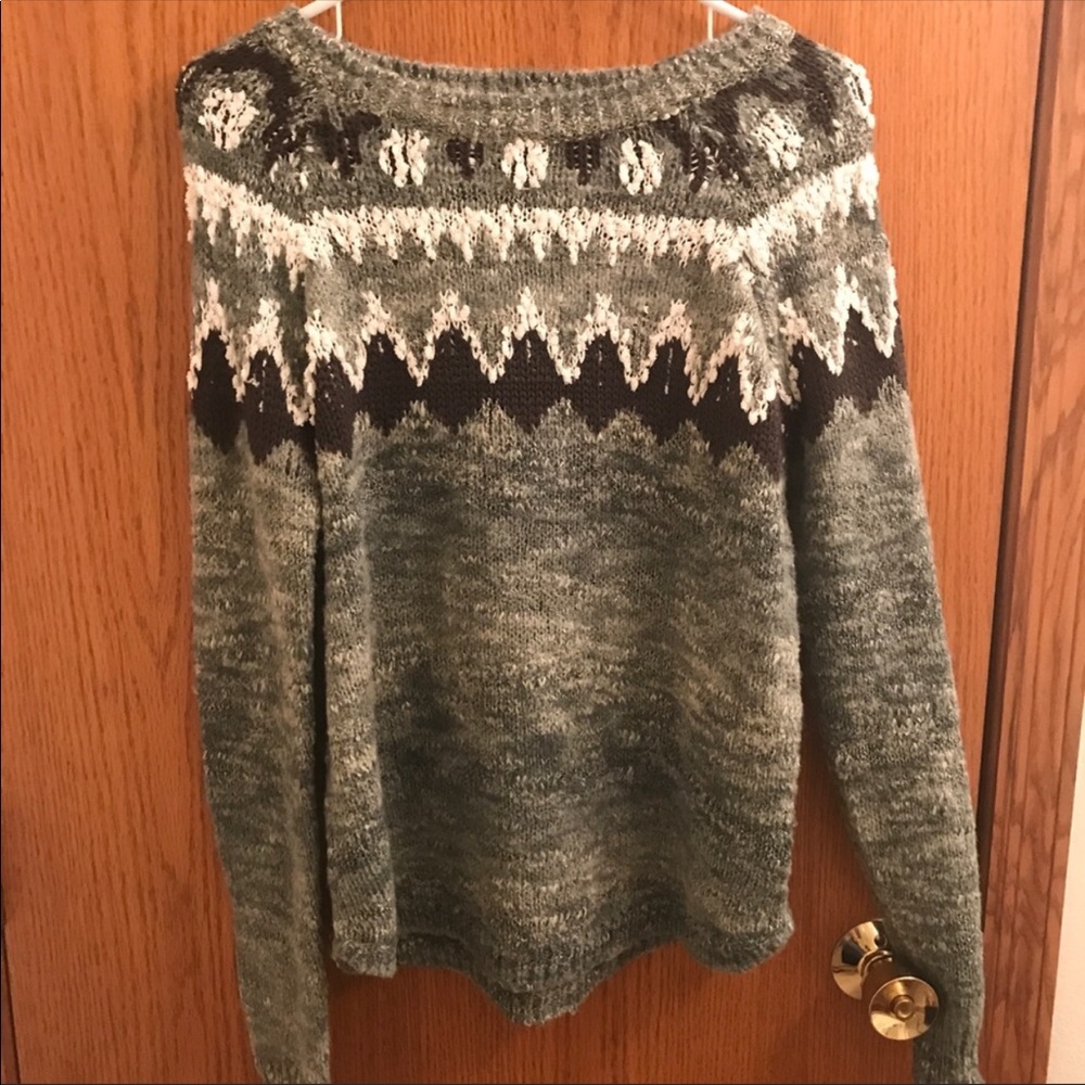 ISO of this sweater from Maurice’s. XS or Small